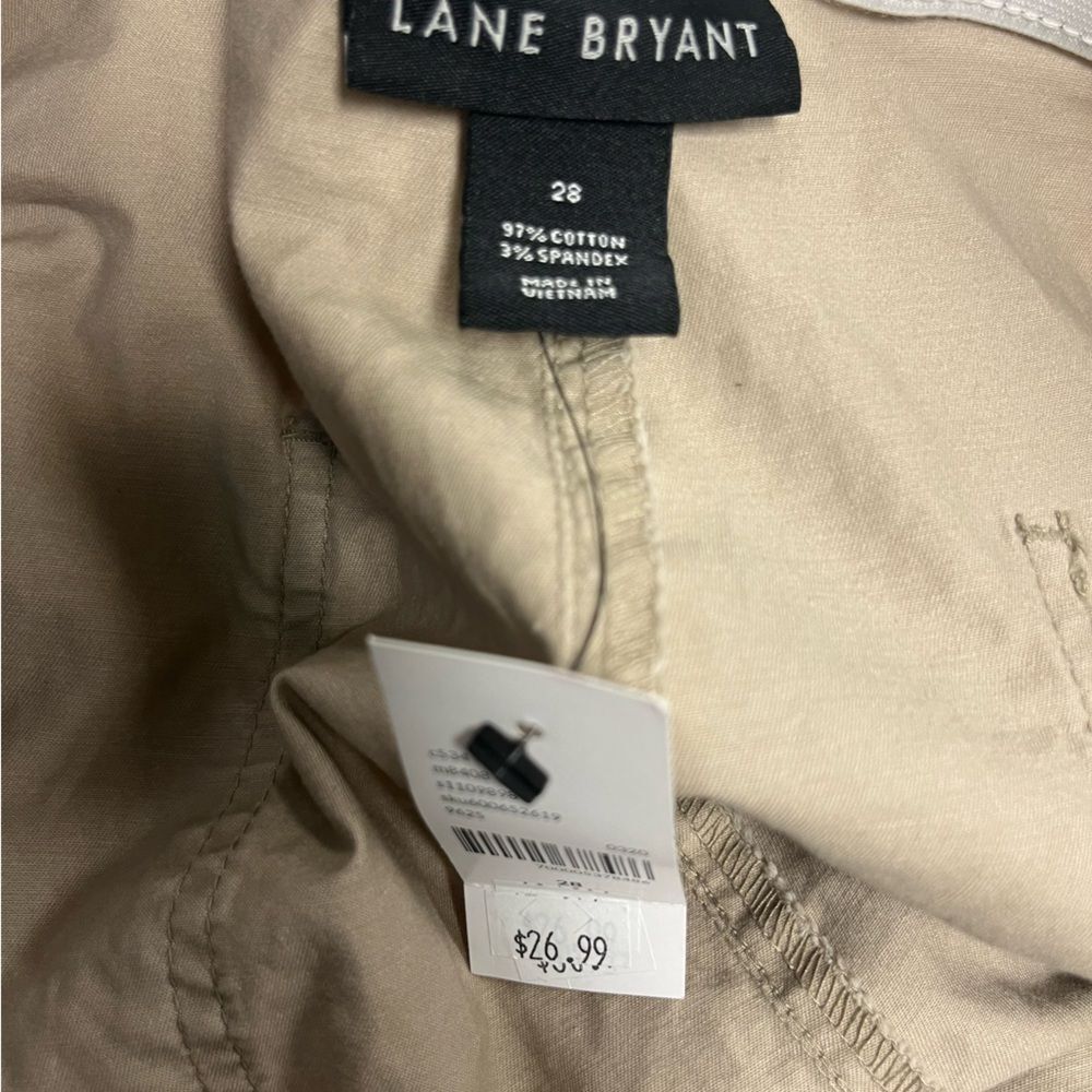 Plus Size 28 Lane Bryant Khaki Shorts NWT - Picture 3 of 3